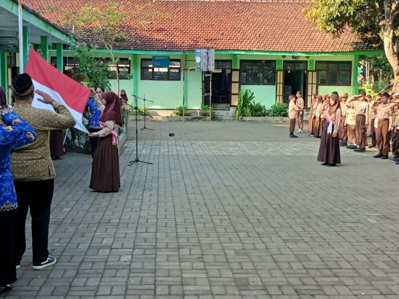 Upacara Hari Pendidikan Nasional